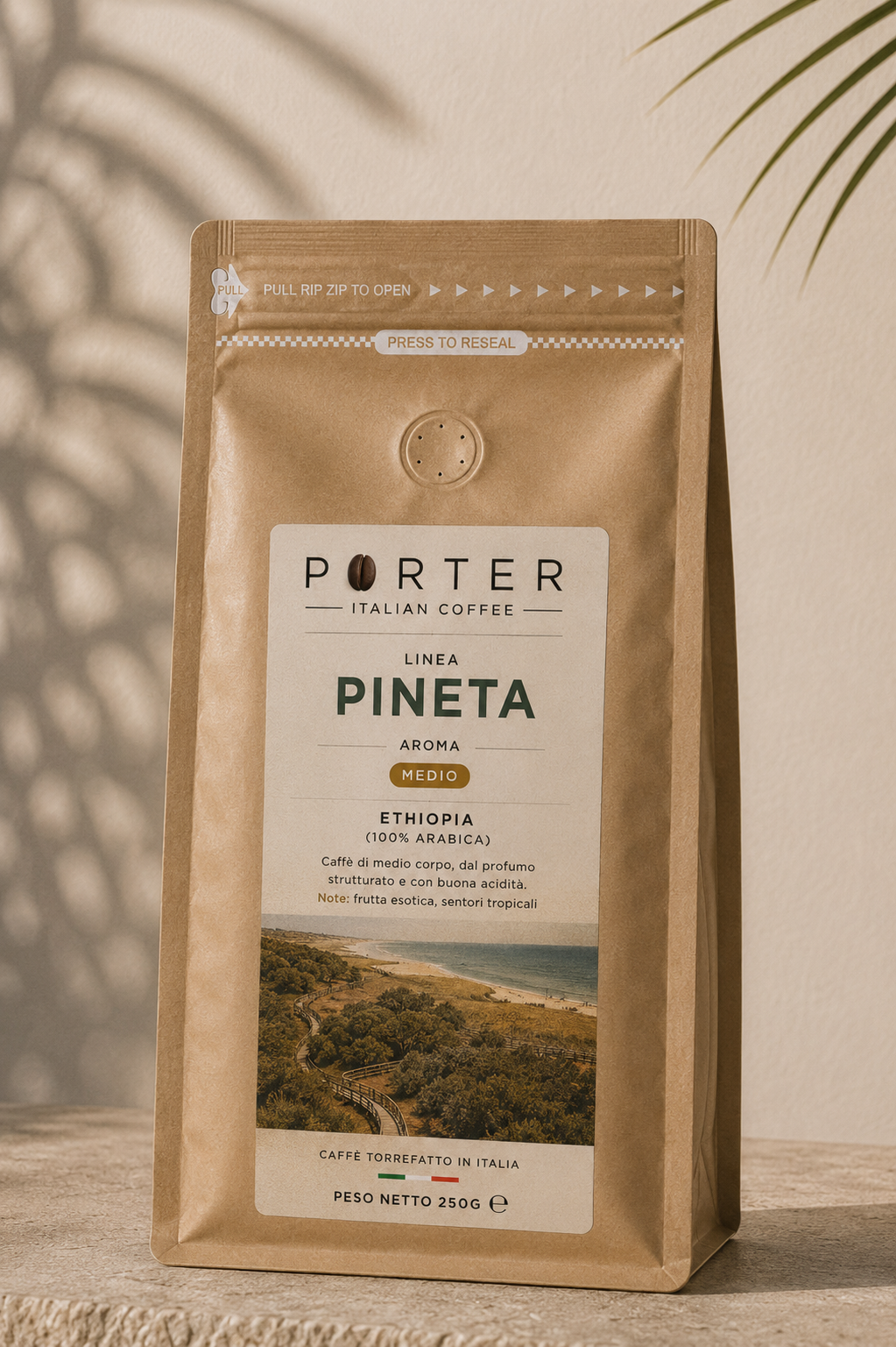 Confezione Porter Pineta su superficie in pietra con ombre di palma